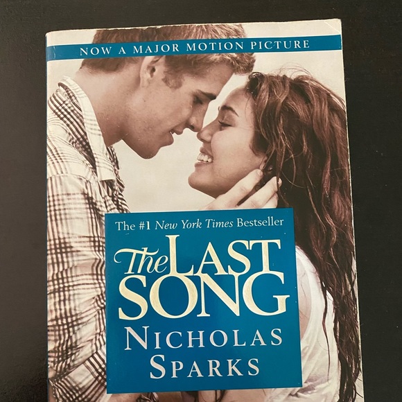 Other - The Last Song by Nicholas Sparks Book/ Novel